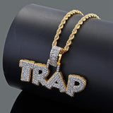 Collier chaîne Ice Out | Pendentif lettre trap design | Collier hip hop tendance | Bijoux trap personnalité | Collier mode hip hop | Chaîne trap style urbain | Pendentif lettre stylé | Collier mode homme femme | Bijoux trap fashion | Chaîne hip hop tendance