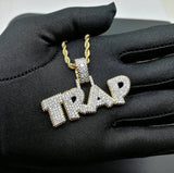 Collier chaîne Ice Out | Pendentif lettre trap design | Collier hip hop tendance | Bijoux trap personnalité | Collier mode hip hop | Chaîne trap style urbain | Pendentif lettre stylé | Collier mode homme femme | Bijoux trap fashion | Chaîne hip hop tendance
