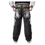 Jean hip hop homme baggy | Pantalon streetwear ample | Jean grande taille homme | Jean baggy motif tête de mort | Jean ailes de faucon homme | Jean couronne et lettres | Jean streetwear grande taille | Jean mode homme décontracté | Jean graphique homme ample | Jean hip hop tête de mort