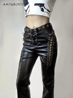 Pantalon en cuir style punk pour femme | Pantalon en cuir japonais | Pantalon en cuir coupe slim | Pantalon à sangles pour femme | Pantalon en cuir foncé | Pantalon en cuir décontracté | Pantalon en cuir moulant | Pantalon en cuir avec bretelles | Pantalon en cuir audacieux | Pantalon en cuir à jambe droite