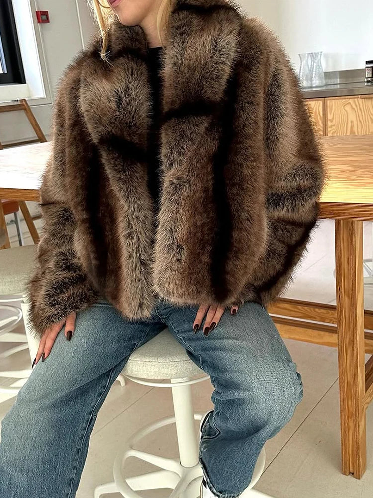 Vestes épaisses en fausse fourrure pour femmes, manteau chaud Chic à revers de couleur unie, manches longues, ample, vêtements d'extérieur de rue, hiver 2025