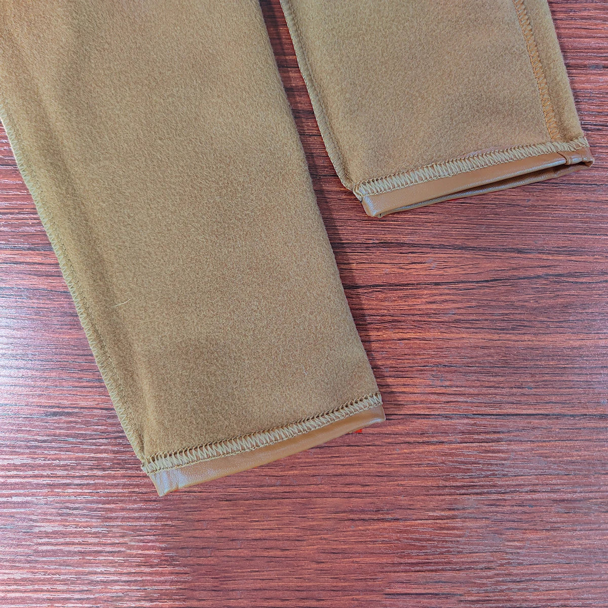 Leggings en cuir PU | Leggings taille haute | Pantalon en cuir slim | Leggings en cuir sexy | Pantalon en cuir coloré | Leggings avec poches | Leggings en cuir pour l’automne | Leggings en cuir velours | Pantalon en cuir moulant | Leggings en cuir pour femme