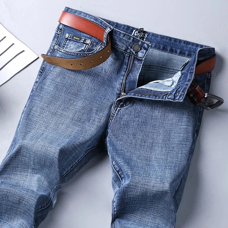 Jean homme bleu stretch | Jean droit homme business | Jean classique homme | Pantalon denim homme | Jean smart homme | Jean bleu regular fit | Jean mode homme | Jean homme printemps | Jean automne homme | Pantalon homme stretch