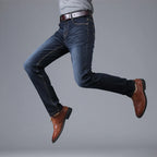 Jean stretch homme automne | Jean droit hiver homme | Pantalon long homme stretch | Jean homme coupe droite | Jean polyvalent homme hiver | Jean mode homme automne | Pantalon homme stretch hiver | Jean droit homme chaud | Jean homme automne hiver | Jean long homme stretch