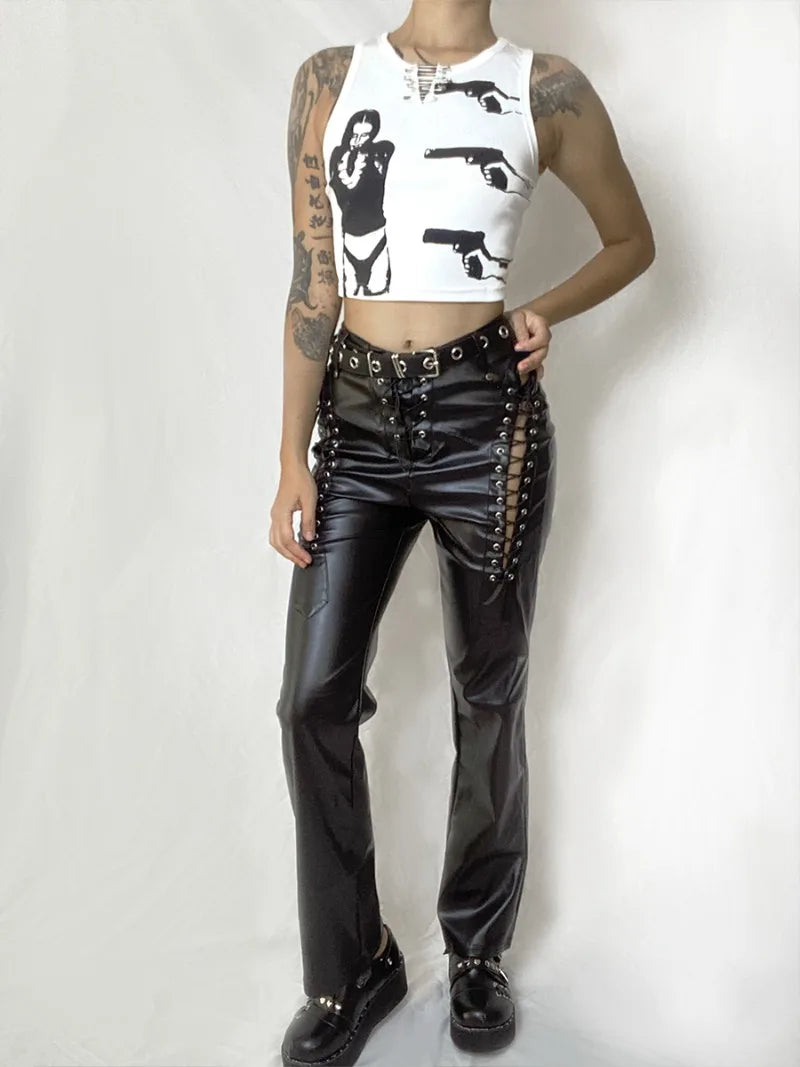 Pantalon en cuir style punk pour femme | Pantalon en cuir japonais | Pantalon en cuir coupe slim | Pantalon à sangles pour femme | Pantalon en cuir foncé | Pantalon en cuir décontracté | Pantalon en cuir moulant | Pantalon en cuir avec bretelles | Pantalon en cuir audacieux | Pantalon en cuir à jambe droite