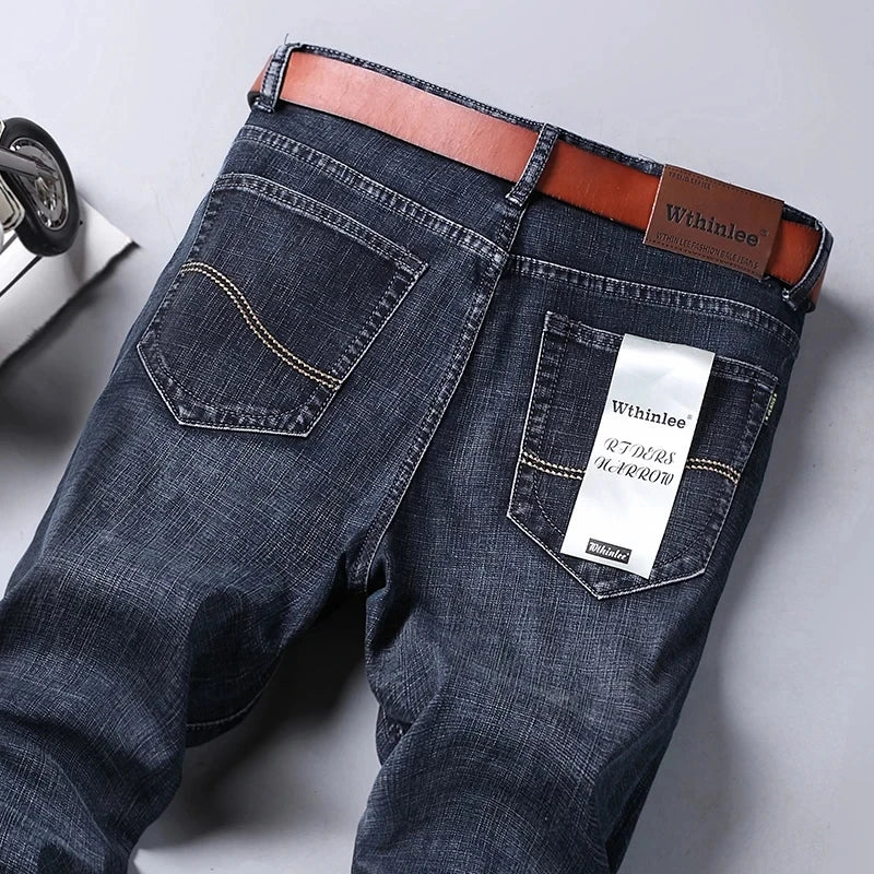 Jean homme bleu stretch | Jean droit homme business | Jean classique homme | Pantalon denim homme | Jean smart homme | Jean bleu regular fit | Jean mode homme | Jean homme printemps | Jean automne homme | Pantalon homme stretch