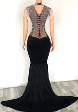 Robe noire velours strass | Robe soirée longue à franges | Robe élégante femme strass | Robe de fête noire brillante | Robe à traîne danseuse femme | Robe soirée strass argentés | Robe anniversaire femme chic | Robe soirée velours à chaînes | Robe noire strass soirée | Robe de scène femme soirée