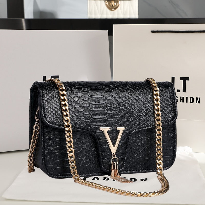 Sac à main femme luxe cuir | Sac bandoulière femme design | Sac de marque femme 2022 | Sac femme chaîne V élégant | Sac luxe cuir femme tendance | Sac à main stylé pour femme | Sac femme designer 2022 | Sac crossbody cuir femme luxe | Sac à épaule femme de marque | Sac à main fashion cuir femme