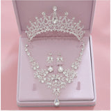 Parure collier cristal femme | Boucles d’oreilles cristal élégantes | Diadème cristal mariage | Parure bijoux femme cristal | Collier et boucles cristal femme | Diadème femme cérémonie cristal | Parure bijoux mariage cristal | Ensemble collier diadème cristal | Boucles d’oreilles et collier cristal | Parure élégante femme cristal