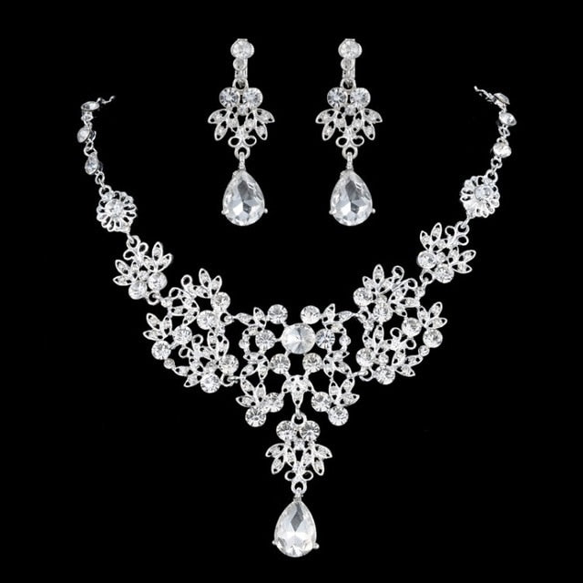 Parure collier cristal femme | Boucles d’oreilles cristal élégantes | Diadème cristal mariage | Parure bijoux femme cristal | Collier et boucles cristal femme | Diadème femme cérémonie cristal | Parure bijoux mariage cristal | Ensemble collier diadème cristal | Boucles d’oreilles et collier cristal | Parure élégante femme cristal