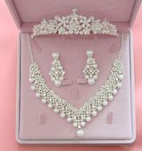 Parure collier cristal femme | Boucles d’oreilles cristal élégantes | Diadème cristal mariage | Parure bijoux femme cristal | Collier et boucles cristal femme | Diadème femme cérémonie cristal | Parure bijoux mariage cristal | Ensemble collier diadème cristal | Boucles d’oreilles et collier cristal | Parure élégante femme cristal