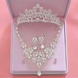 Parure collier cristal femme | Boucles d’oreilles cristal élégantes | Diadème cristal mariage | Parure bijoux femme cristal | Collier et boucles cristal femme | Diadème femme cérémonie cristal | Parure bijoux mariage cristal | Ensemble collier diadème cristal | Boucles d’oreilles et collier cristal | Parure élégante femme cristal