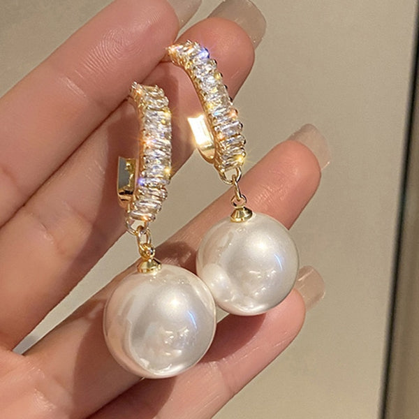 Boucles perles grises femme | Boucles d’oreilles fantaisie perles | Boucles grises chic | Boucles d’oreilles légères tendance | Bijoux femme perles grises | Boucles mode élégantes | Boucles fantaisie femme | Perles fantaisie grises | Boucles d’oreilles grises femme | Boucles tendance perles